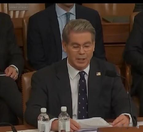 美国财政部长贝森特11月8日表示:匈牙利从美国获得进口俄罗斯石油和天燃气的制裁豁