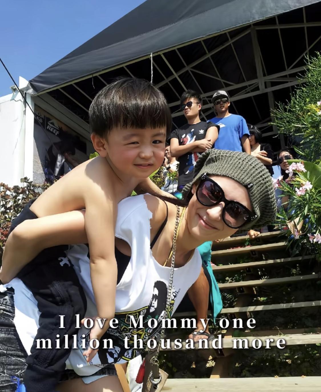 张柏芝小时候的梦想就是当妈妈，从8岁就开始了。

张柏芝确实成为了一个合格的妈妈