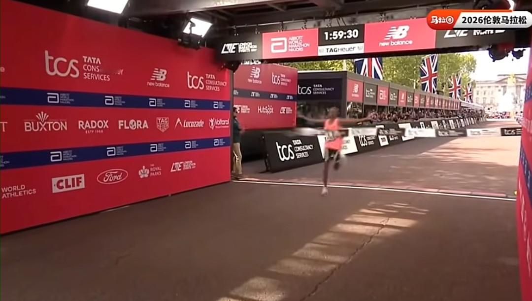 人类马拉松历史首次破2！在今日伦敦马拉松中，肯尼亚选手塞巴斯蒂安·萨维以1小时5