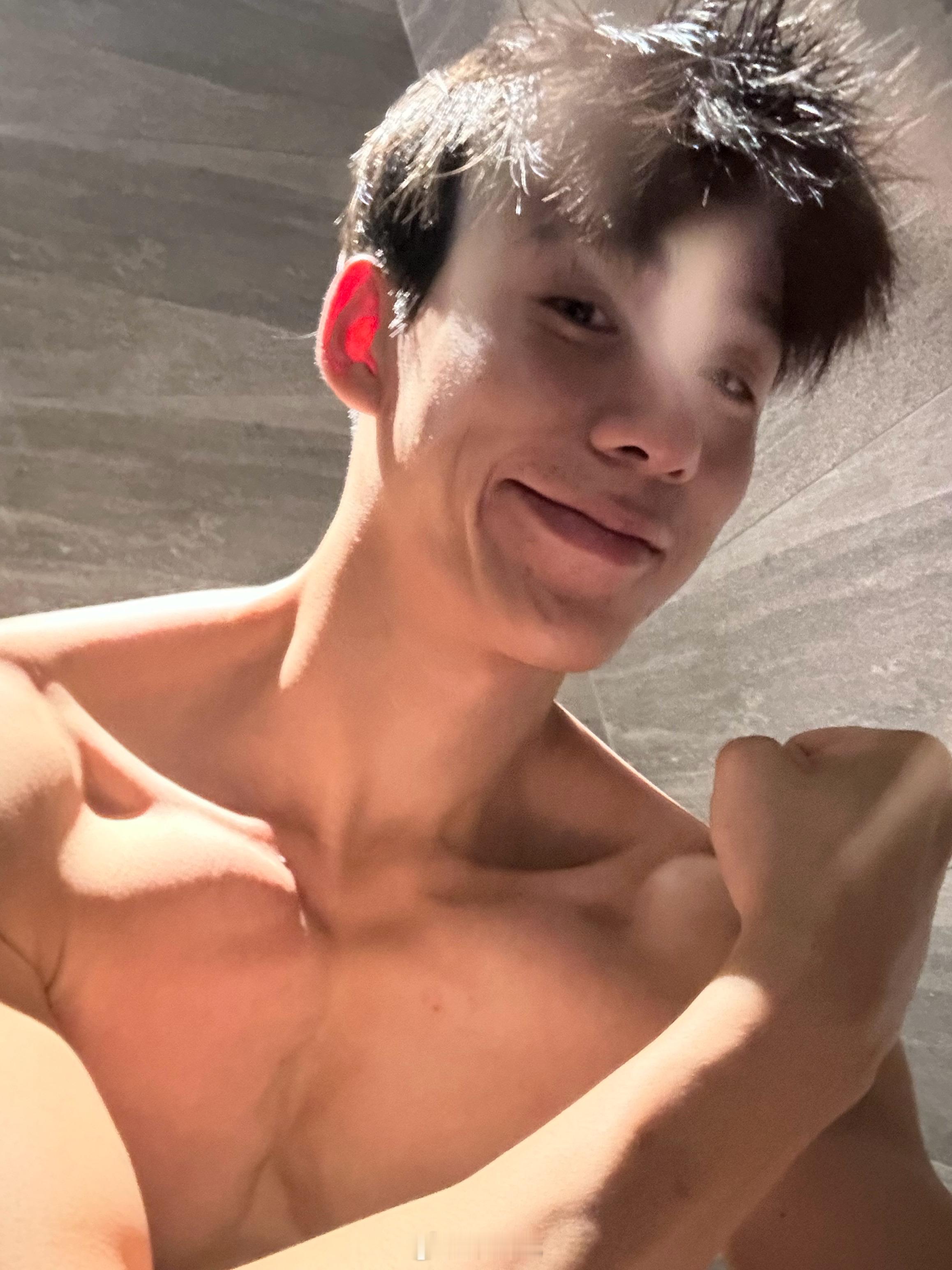 我也是普通人，也有玻璃心的时候，所以有时候看到不好的评论也会默默抑郁难过 ​​​