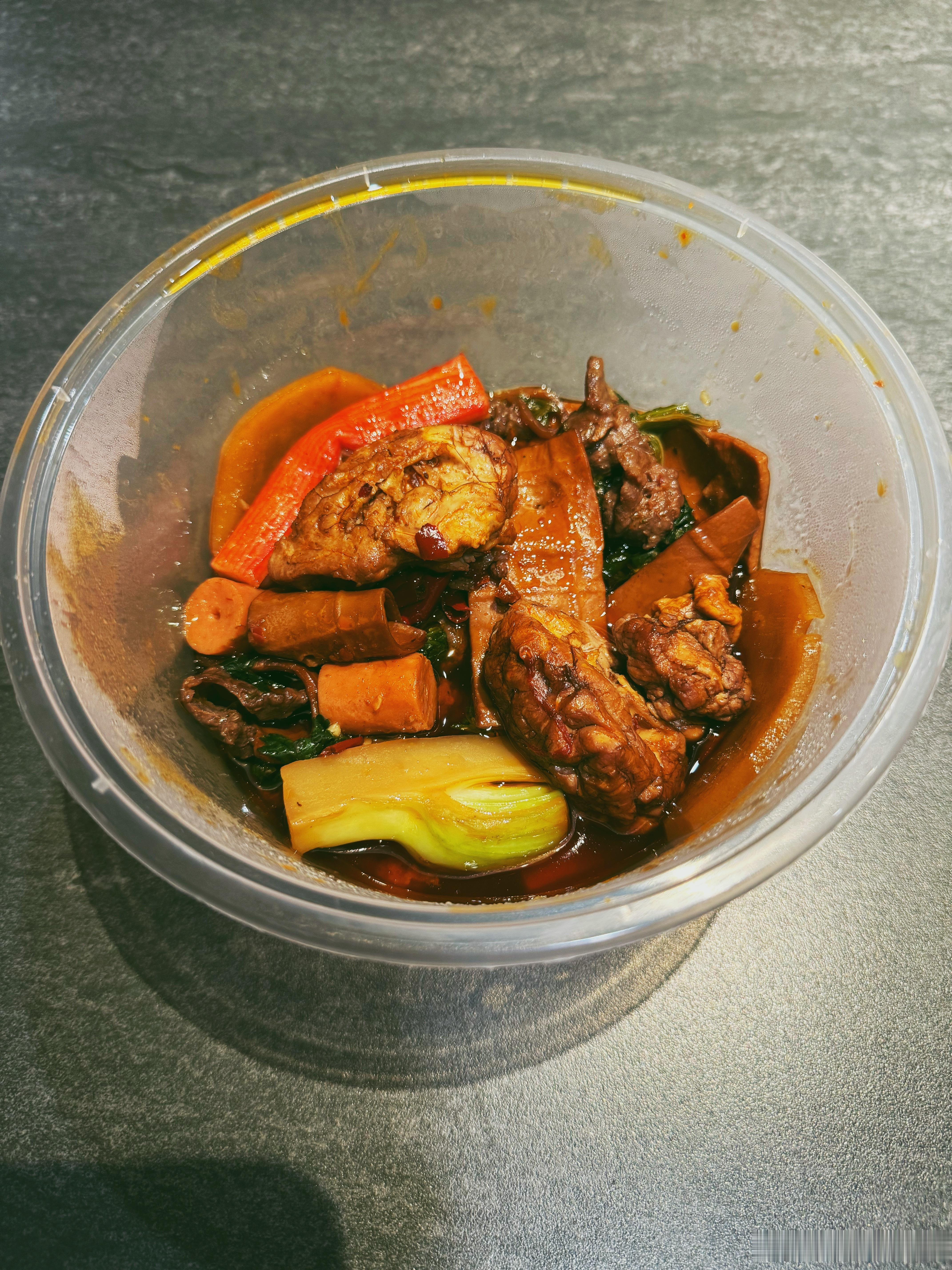 我老婆给我打包的。我本来不喜欢吃宵夜并且准备睡觉，但她给我这一碗80。我说你还是