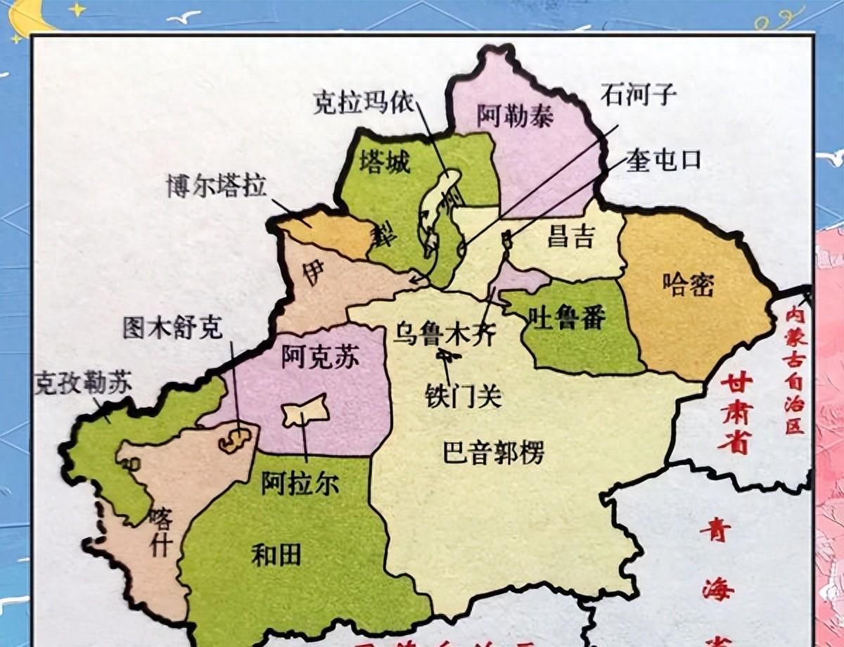 1762年，乾隆把“西域紫禁城”建在伊犁惠远城——钟鼓楼、将军府，一条政令能管到