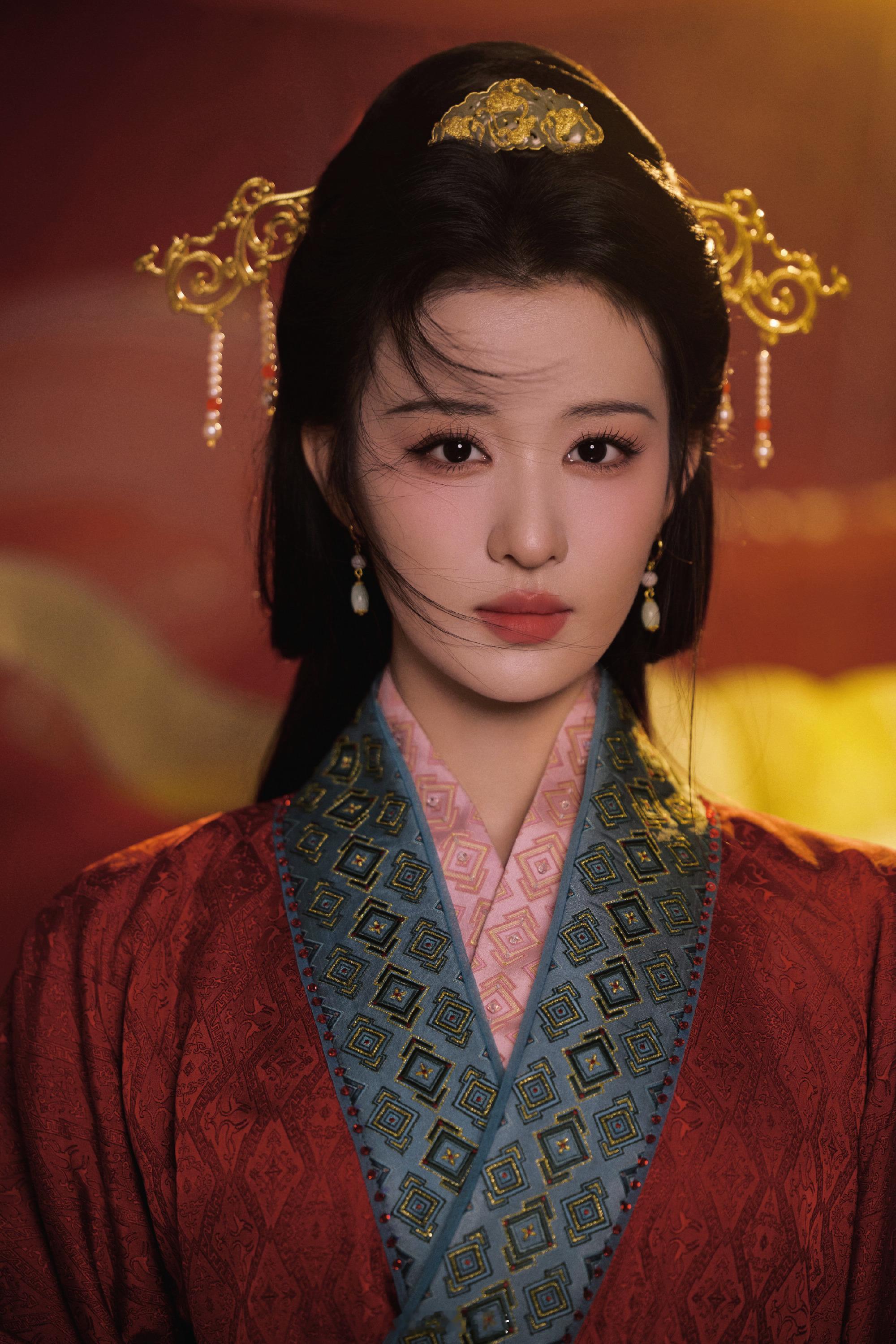 王楚然全世界第一适配正红色 乱世里的一抹红衣，孤身一人和整个霍家对峙，又媚又飒又