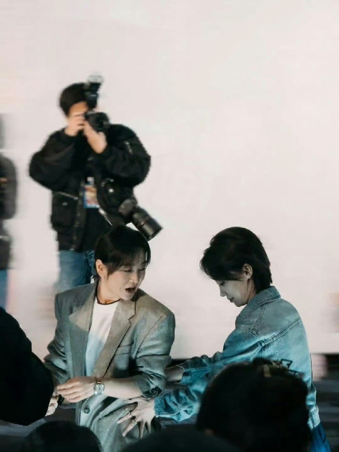 吃火锅偶遇贾玲张小斐两个人关系一直都特别好，而且在张小斐不温不火的时候也是贾玲在