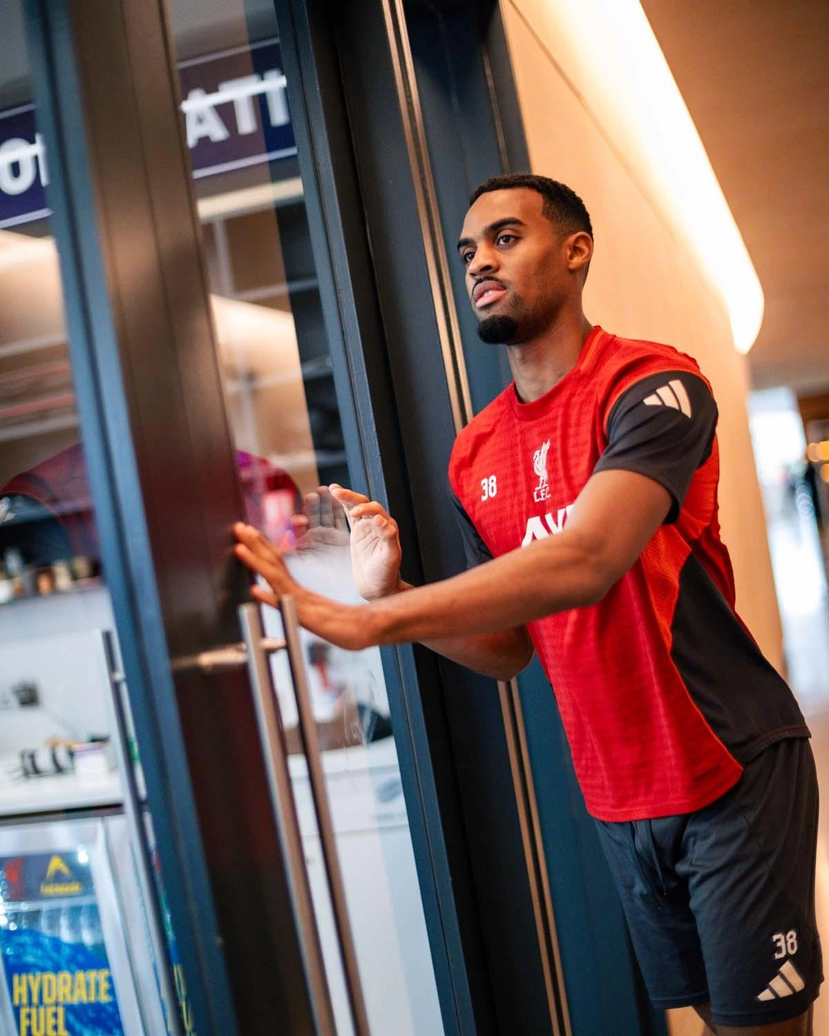 弗林蓬仍未归队 