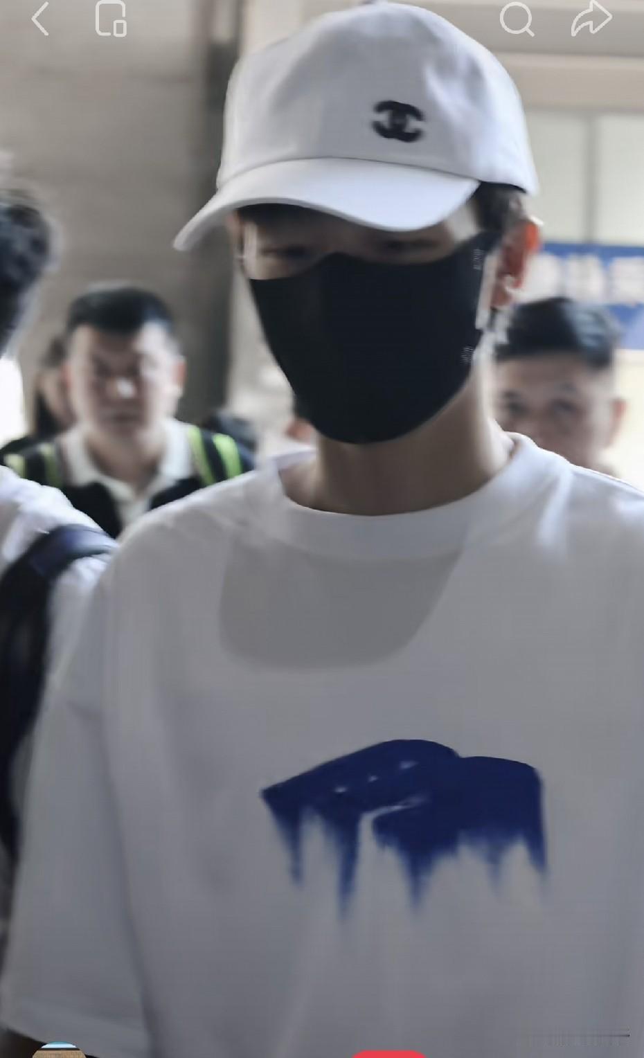 广东男队已经抵达长沙了。
今天一大早，林高远就和队友们乘坐高铁去长沙参加全锦赛，