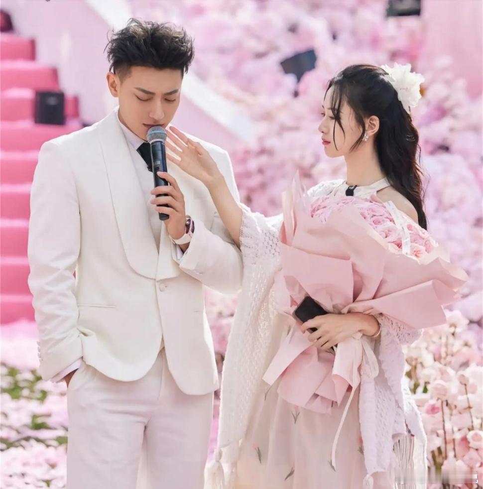 德云社相声演员孙子钊发视频称：“参加张九龄的婚礼。时间过得好快，德云社老班主郭德