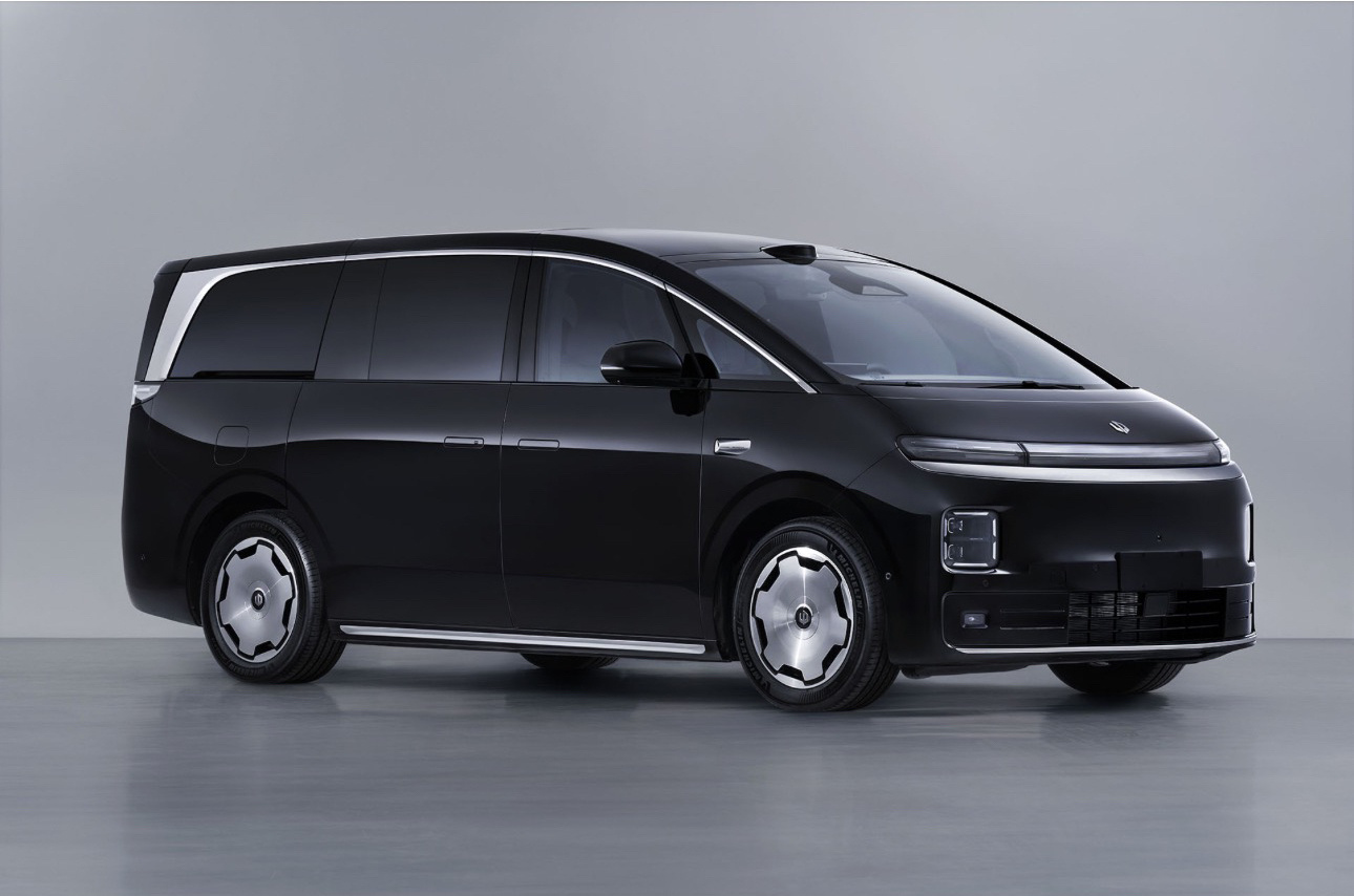 零跑D99公告图发布有几个信息点跟大家分享下：增程版80.3度大电池，纯电版11