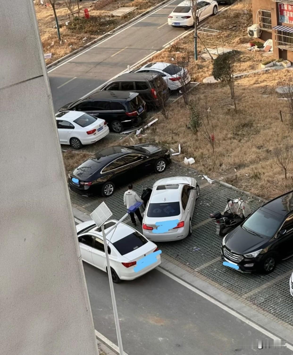 你支持对占车位的人加重处罚吗我非常支持加重对占车位行为的处罚！私占他人车位、长期