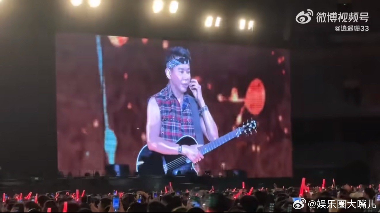 陶喆变成道明喆了 谁懂陶喆发带造型的反差萌！演唱会为挡汗戴发带，却意外撞脸道明寺