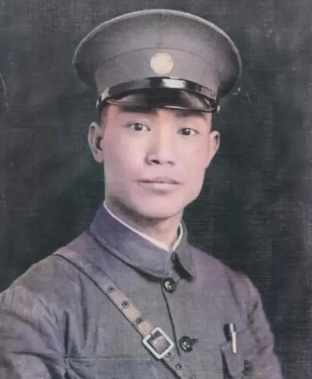 孟良崮战役国军惨败，蒋震怒之下，撤掉了汤恩伯第一兵团司令官的职务。那谁来接任呢？