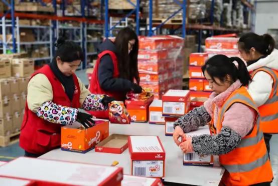 江苏盐城：盐城保税仓日均发万单，跨境包裹有了“黄海速度”
​电商大促季，一批批贴