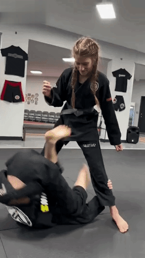 这才是真正的“一顿操作猛如虎，仔细一看原地杵”