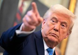 【#特朗普宣称对进口药品最高征税250%#】据美国消费者新闻与商业频道（CNBC