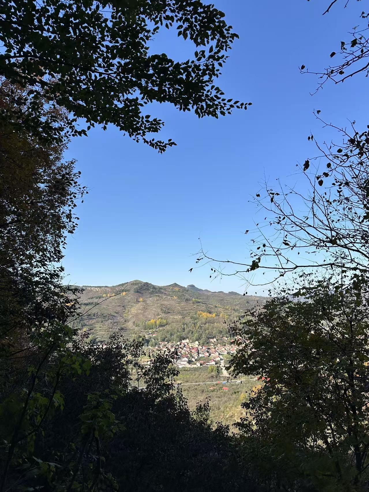 分享我这周有趣的事：周末去郊游，体会秋天的渲染。卜之丁记。