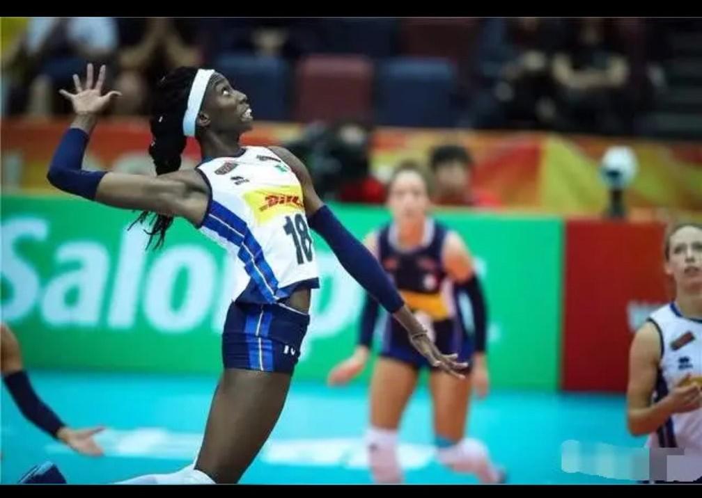 世界女排联赛香港站明天拉开序幕，本站中国女排的对手是加拿大、乌克兰、多米尼加、意