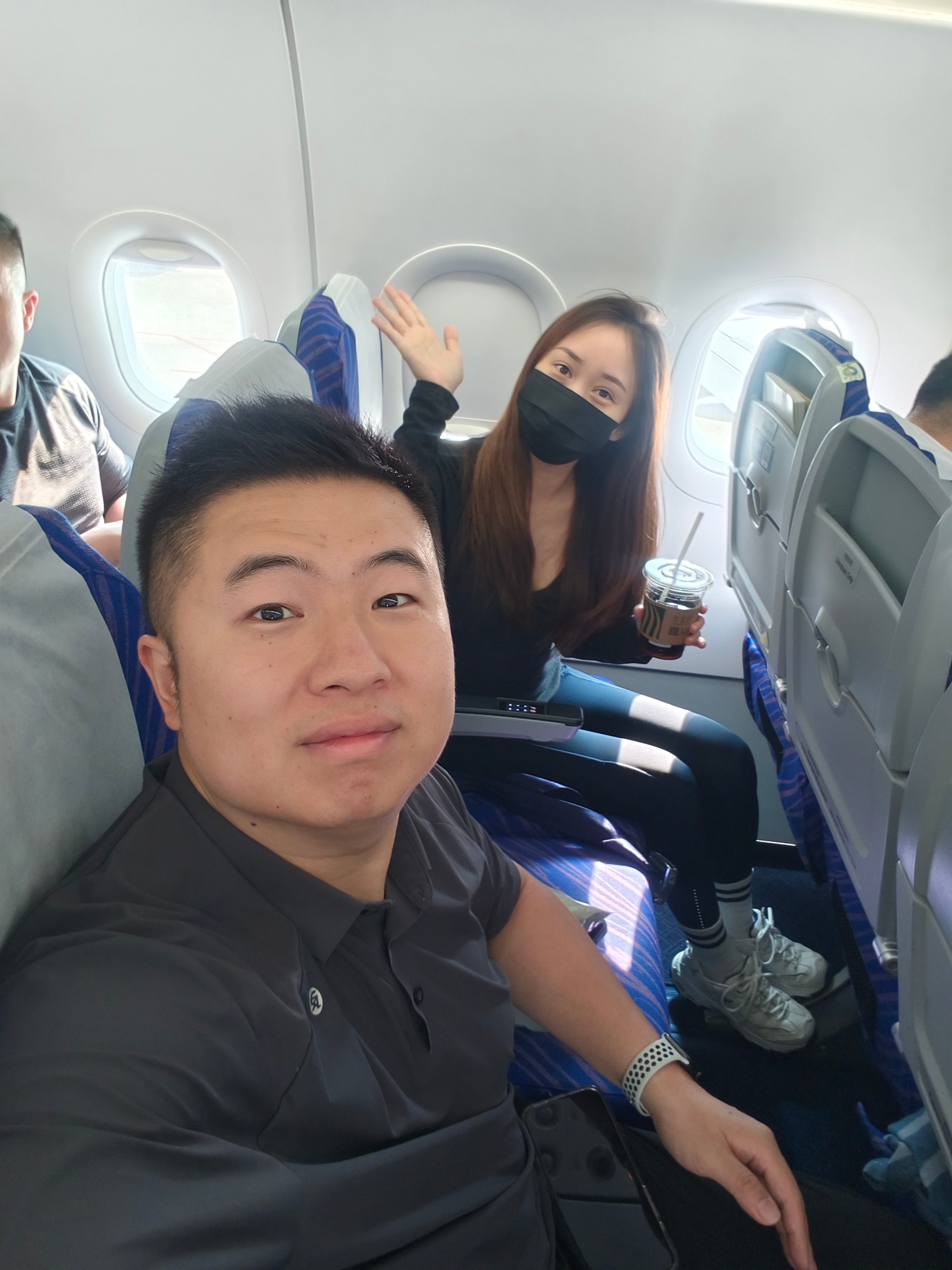 昨天刚从成都回深圳，今天的行程是深圳✈️乌鲁木齐乌鲁木齐🚄克拉玛依跟淘淘同学去