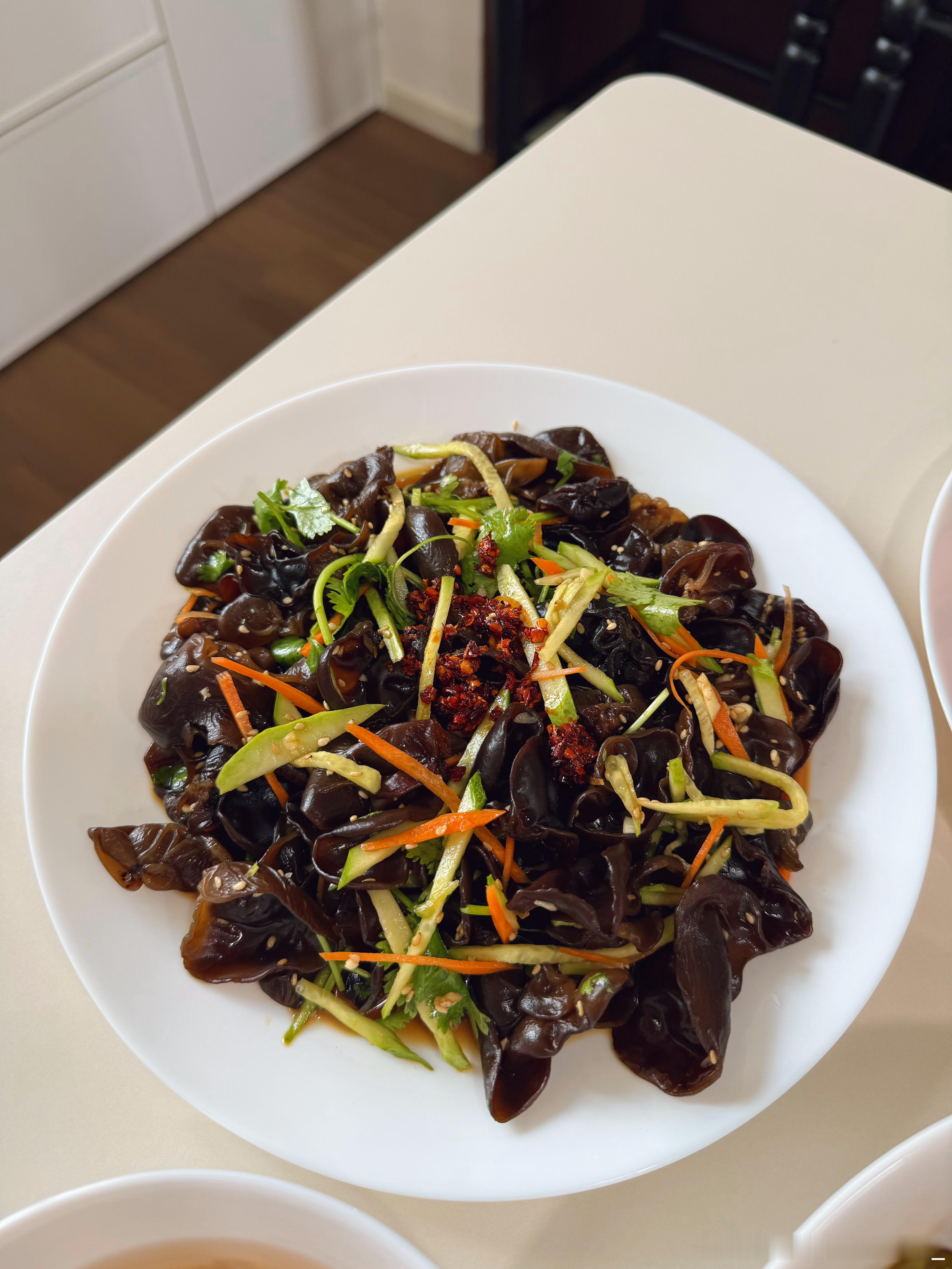 排骨炖豆角好香～凉拌木耳（更喜欢蘸辣根儿吃）烫大碴粥热烤馒头