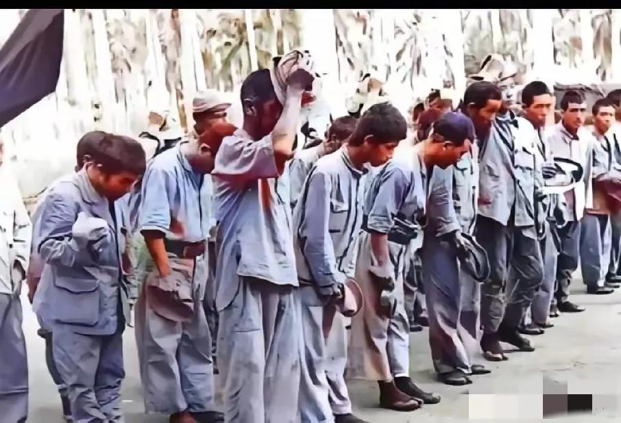 这是1943年常德会战icon时俘虏的日本兵。国军第74军第57师师长余程万ic