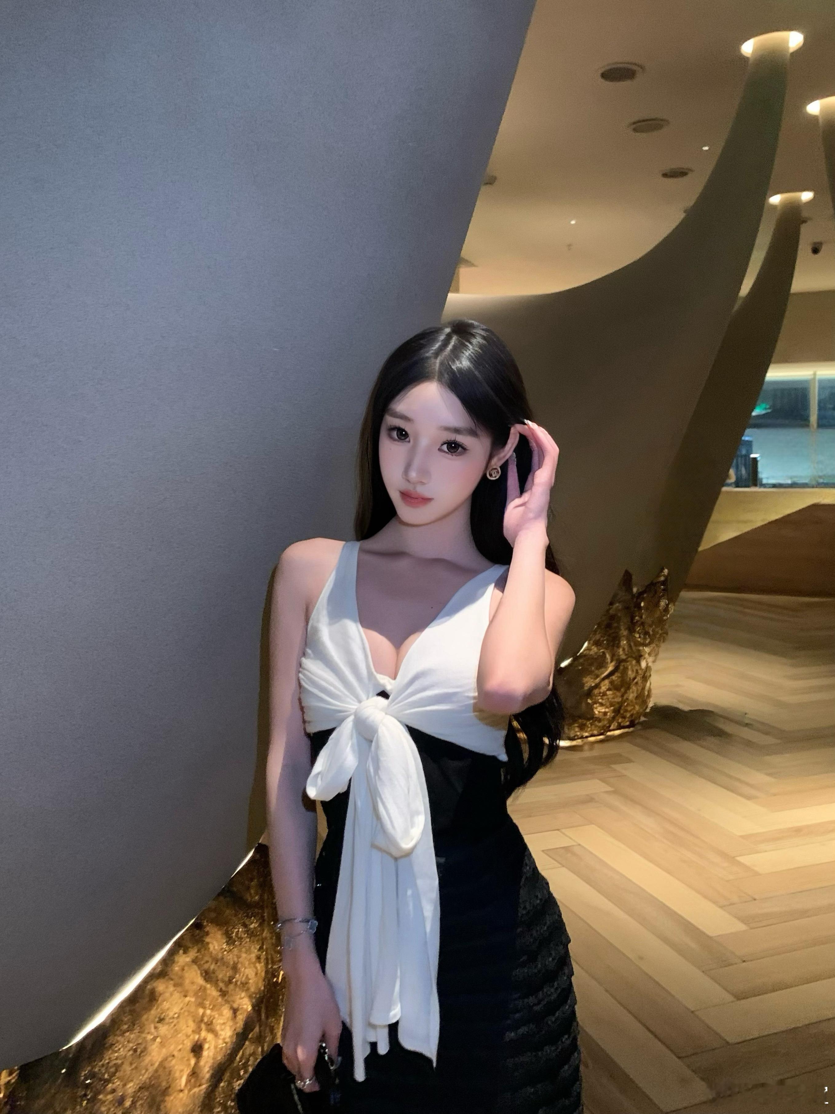 🍾  ​​​