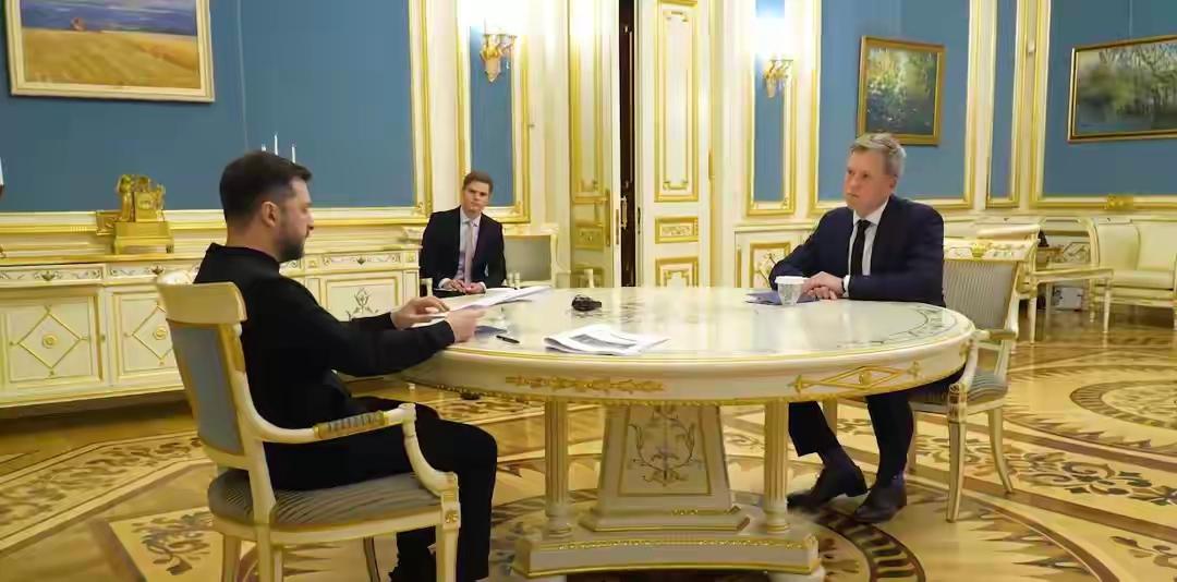 【待宰的羔羊】
财联社11月21日电，乌克兰总统泽连斯基在社交媒体上表示，当天在