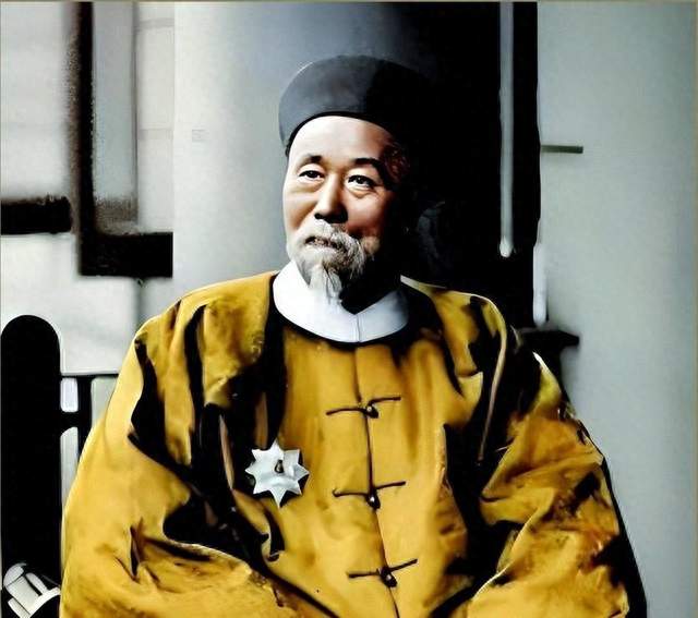 曾国藩临终前对李鸿章说：天下第一人是左宗棠！李鸿章当场愣住了