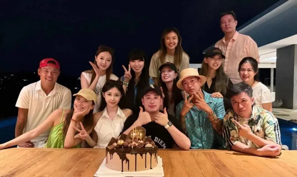 潘玮柏生病4天后开心庆生，妻子直角肩比应采儿抢镜，女儿像父亲！ ​​​