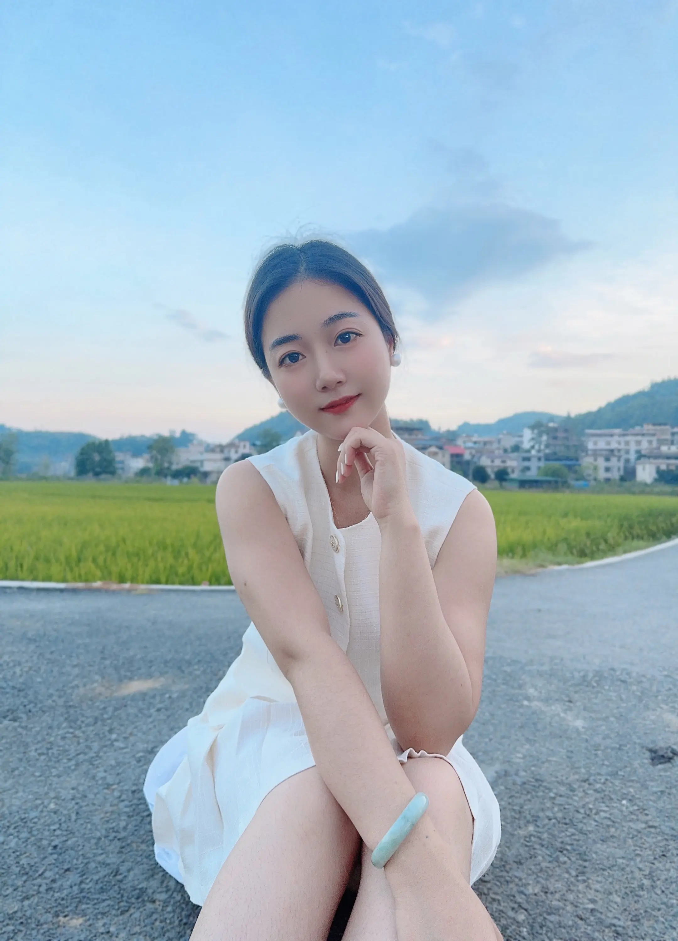 丈夫不一定有钱，顾家就好，妻子不一定漂亮，贤惠就好，真正的过日子，没有...