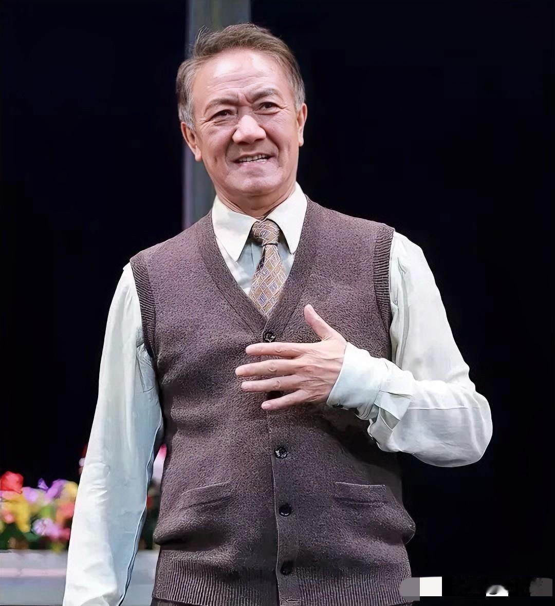 钱再多也没用

你就说男演员李幼斌吧。

他现在衣食无忧，孩子也不作妖，但却依然