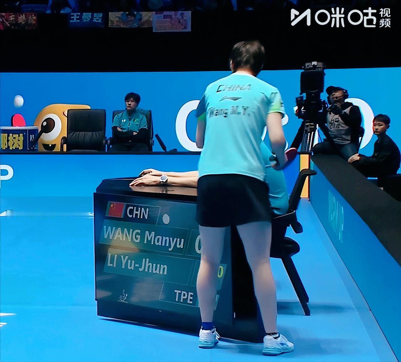 王曼昱是不是胖了？

亚洲杯和李昱谆的比赛中，
我看鳗鱼腿粗了呢？

鳗鱼胖点是