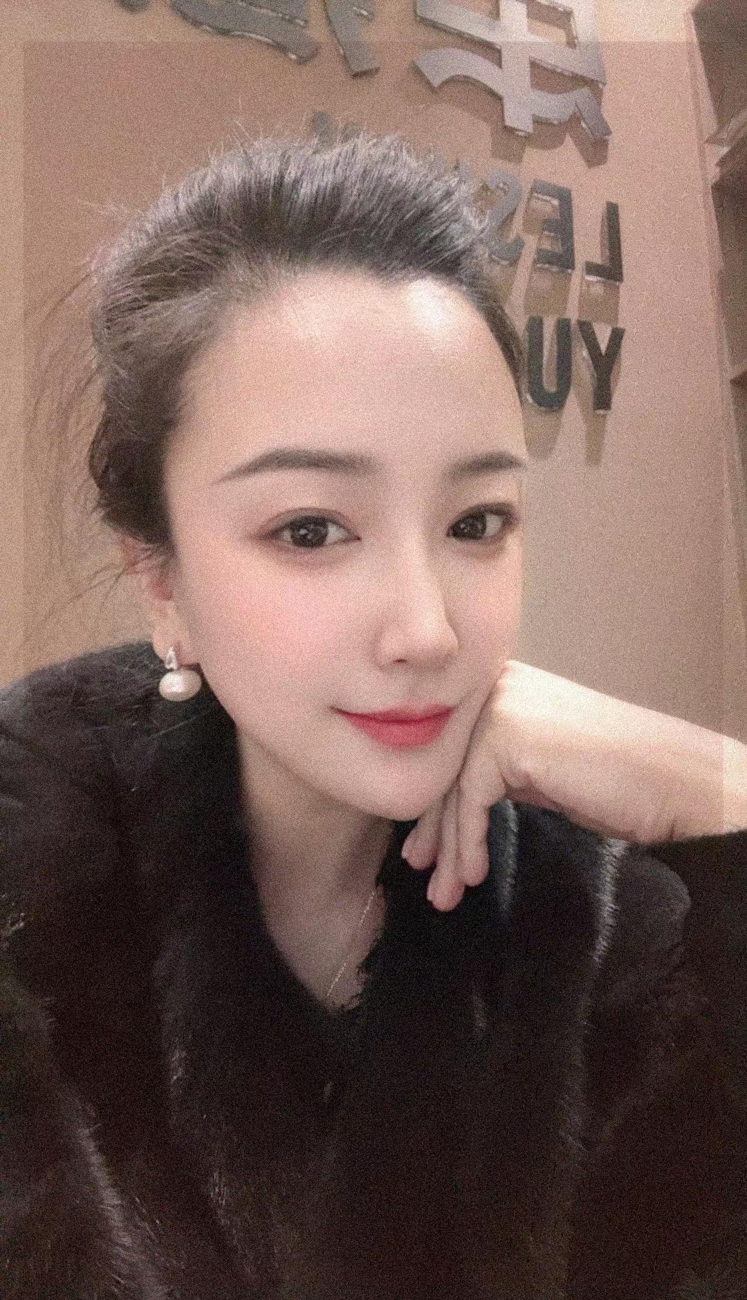 我们会老的，所以要好好的爱自己，开心快乐的生活才是终身的必修课。