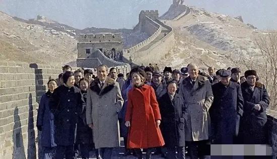 1972年，尼克松访华期间想游览长城，结果前一天晚上忽然遭遇大雪，周总理下令要解