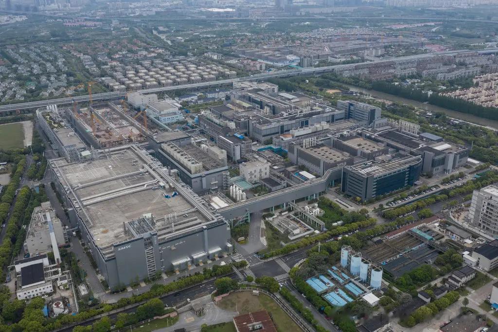“去美国化”：中国芯片行业重写商业计划。去年10月，拜登政府切断了中国获得制造最