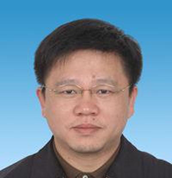 1971年出生，夏昆1995从中南大学毕业，到做到中南大学湘雅医学院常务副院长，