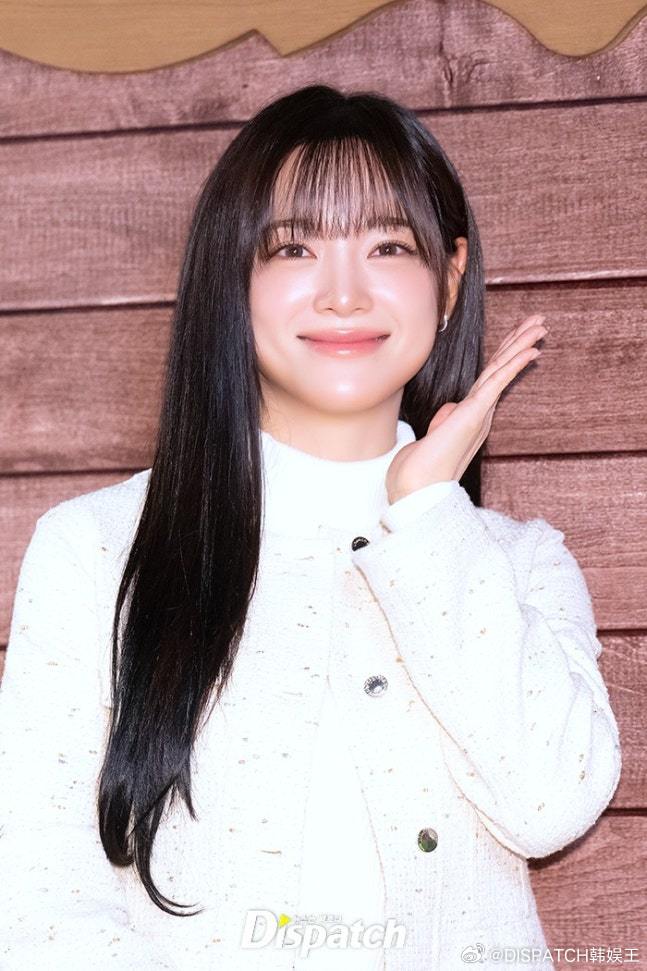 11日，金世正[超话] 出席了某品牌在首尔举行的宣传活动。 ​​​