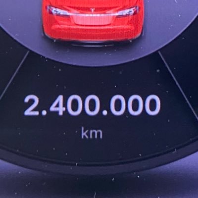 那辆最能跑特斯拉汽车的行驶里程240万公里了～ ​​​