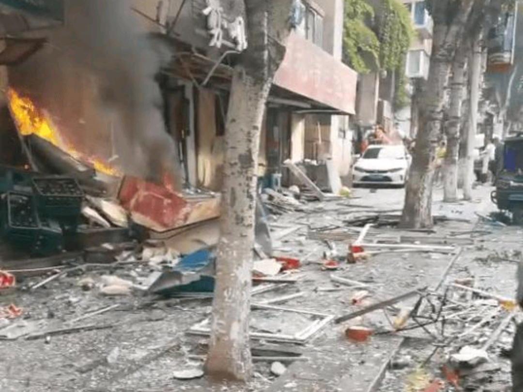辽宁本溪一临街商铺突发爆炸！
 6月5日，辽宁本溪一处临街商铺突发爆炸，现场冲击