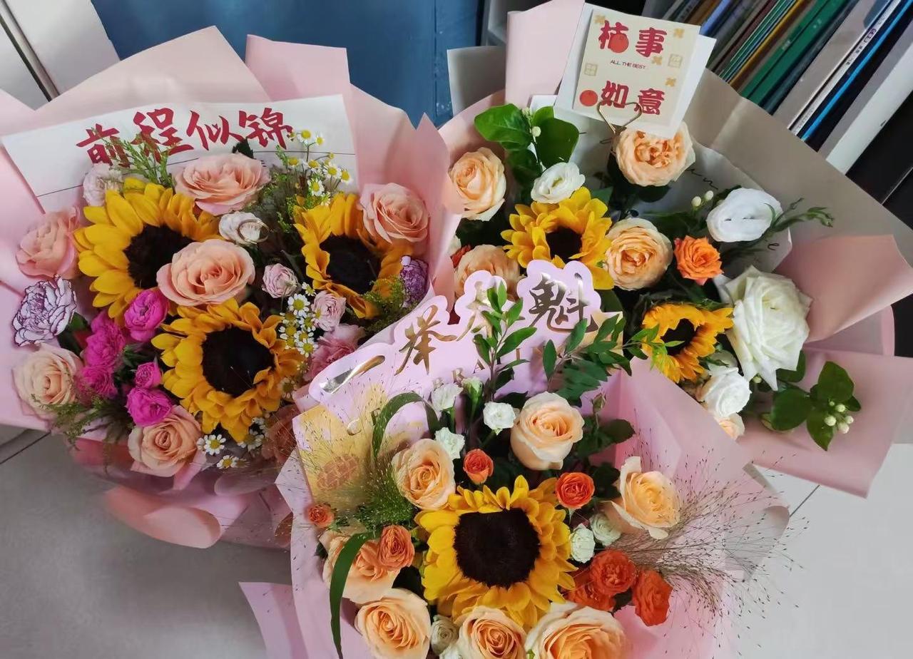 我的2025年被分成了两半 每一半都在羡慕对方