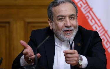 伊朗外长承认中国跟俄罗斯一直在帮助自己，但是始终不说他们帮助了什么。
 
当伊朗