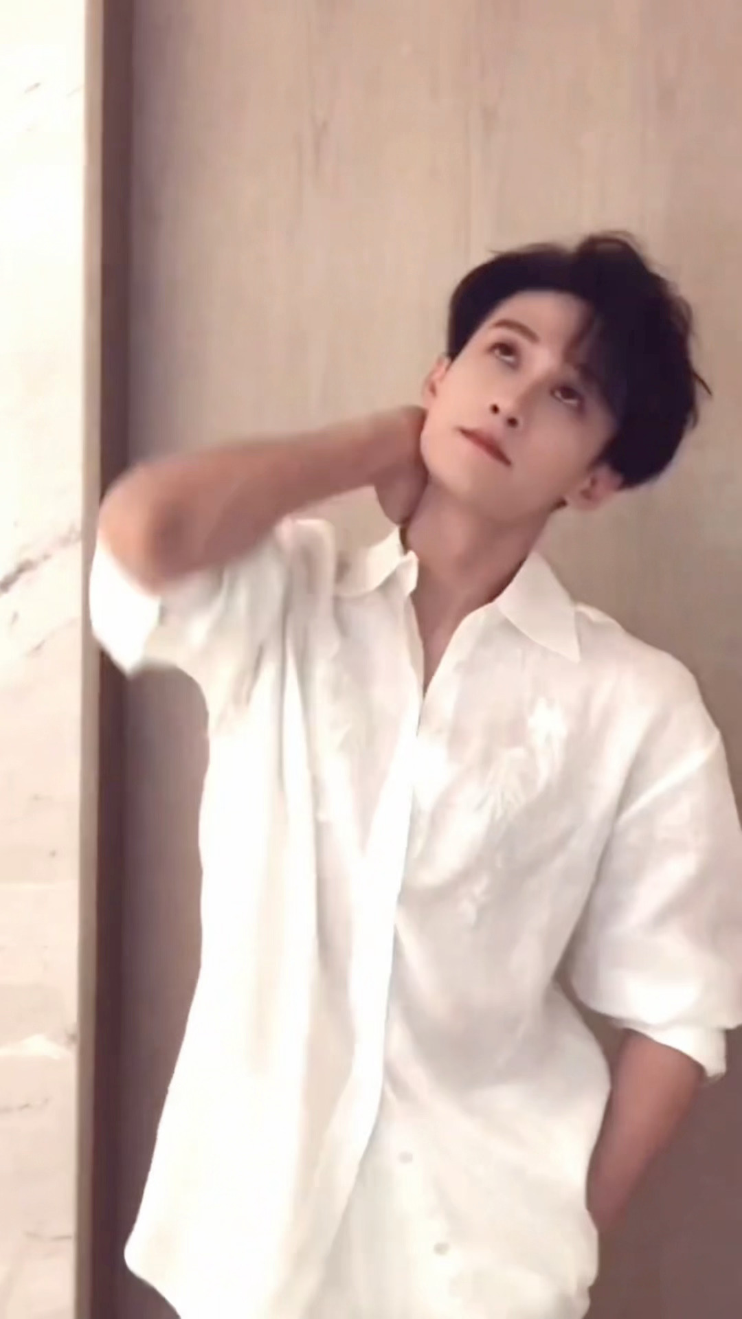 檀健次ruins摇 檀健次ruins摇 白衬衫跳舞又帅又撩又萌 太会跳了😍 ​