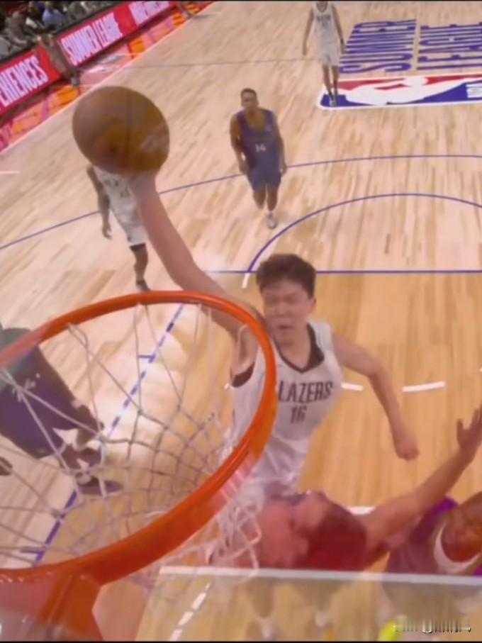 杨瀚森化身约基奇，打出来今年自己NBA夏季联赛最靓丽的一场球，为自己证明！
郭士