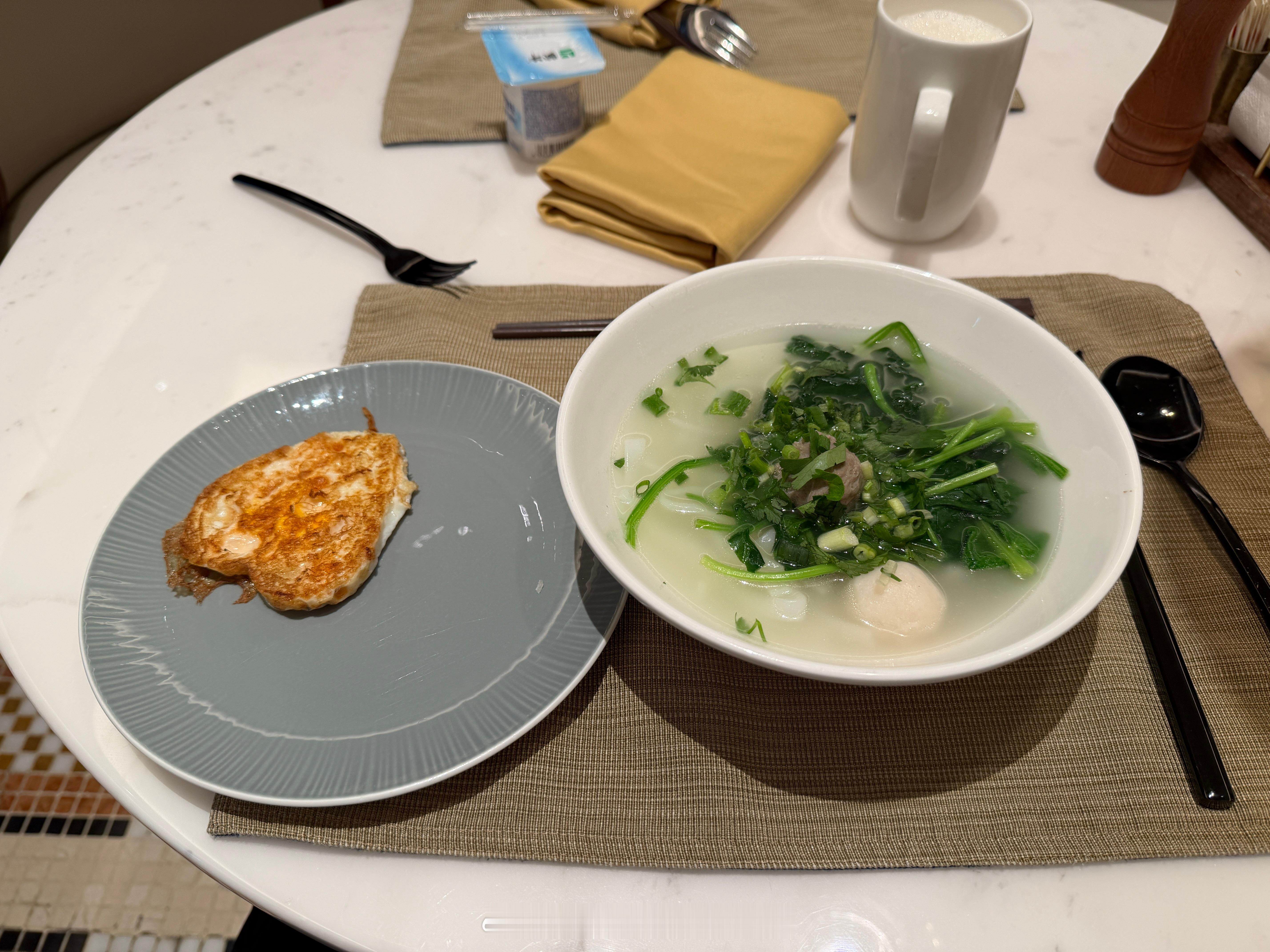 早上好，这份早餐阁下觉得如何？每天吃猪油可控制体重和慢性炎症别扯淡了，猪油还是少