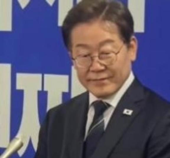 外媒曾问韩国总统李在明：若中国武统台湾，你会不会出手？李在明笑着回答：那是人家的