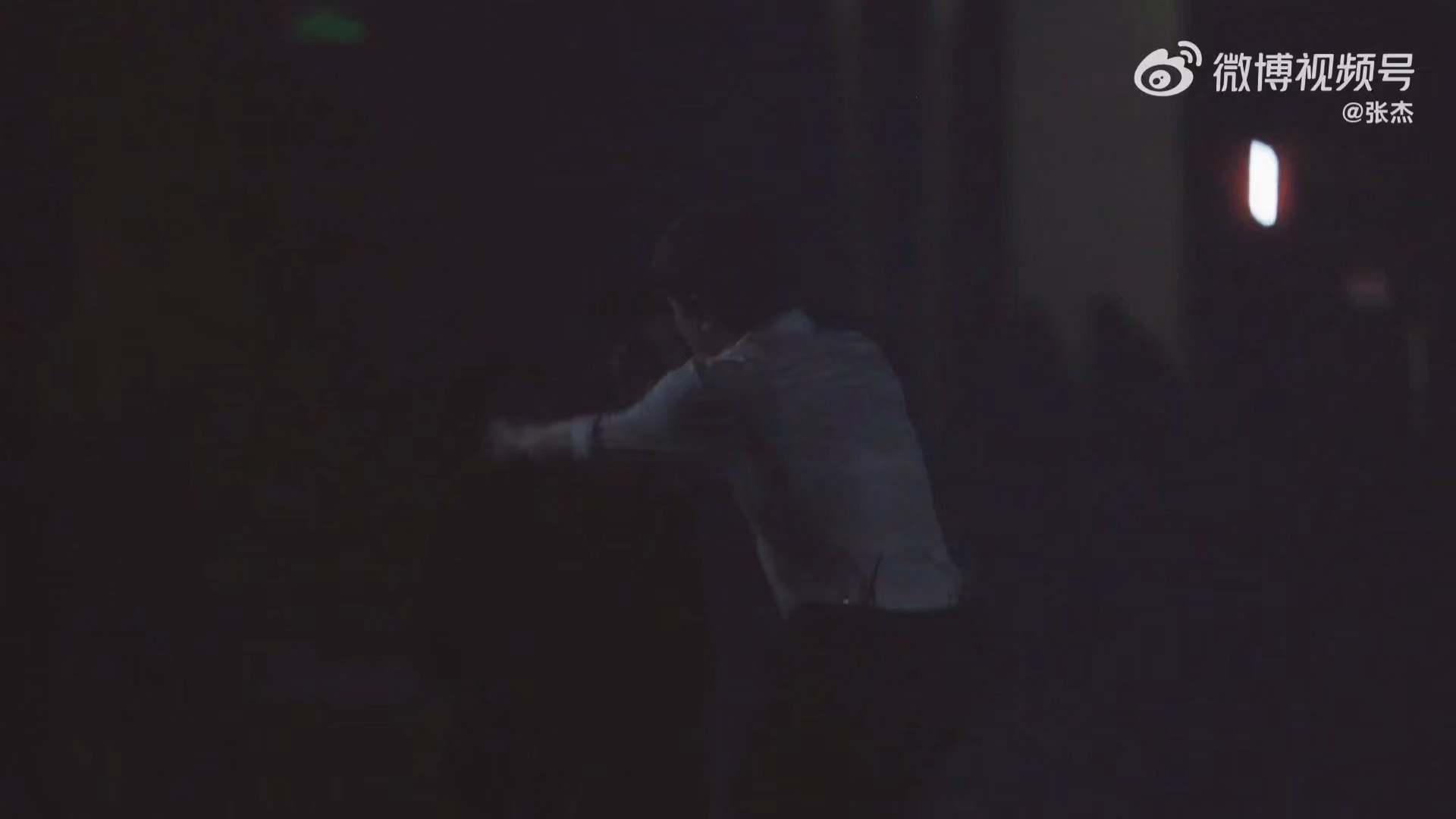 张杰万人雨刷器刷新了鸟巢纪录万众齐聚解锁第十三场，惊艳的万人雨刷器再度刷新鸟巢里