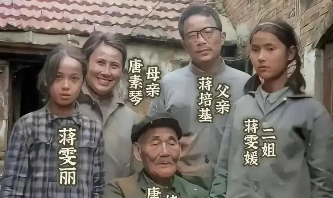 别再盯着蒋雯丽的脸了。
 
她早就放弃了这条赛道。
 
当整个圈子在红毯上拧着表