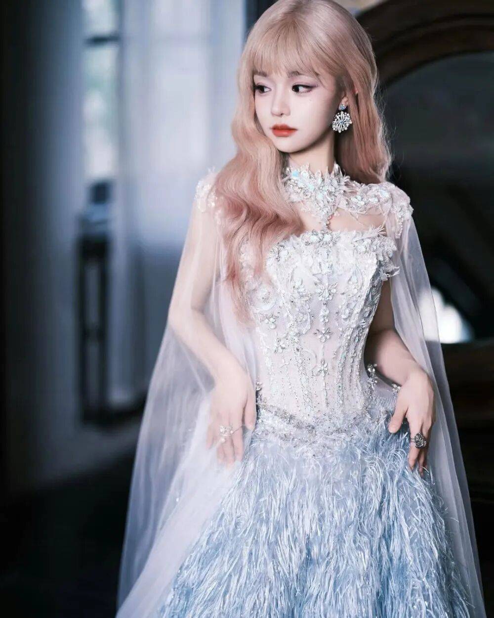 黄霄雲 莫挨老子 黄霄雲方言喊出“莫挨老子”太刚了！直接否认绯闻晒单身火锅照，不