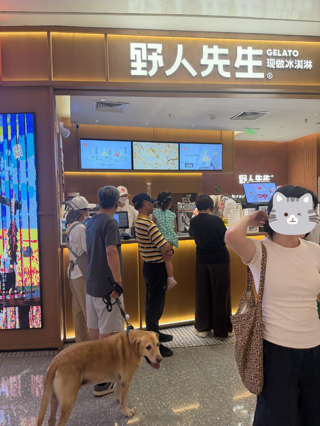 野人先生没接罗永浩的话，这很聪明，反而平添了些好感。生意蛮好。冒个泡 我对甜食都