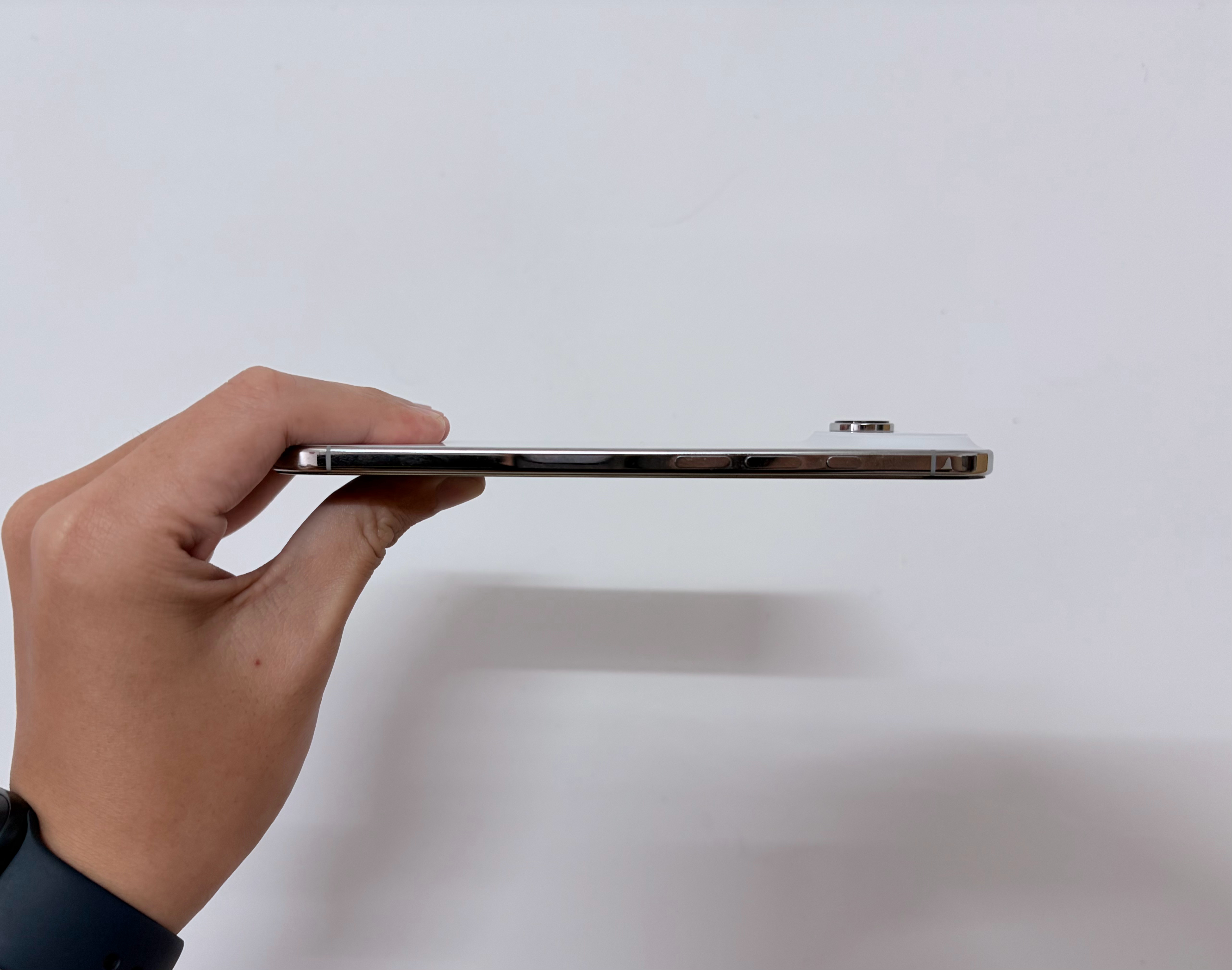 艺术品我最近应该会发比较多iPhone Air，大家不要介意哈，因为这是近几年来