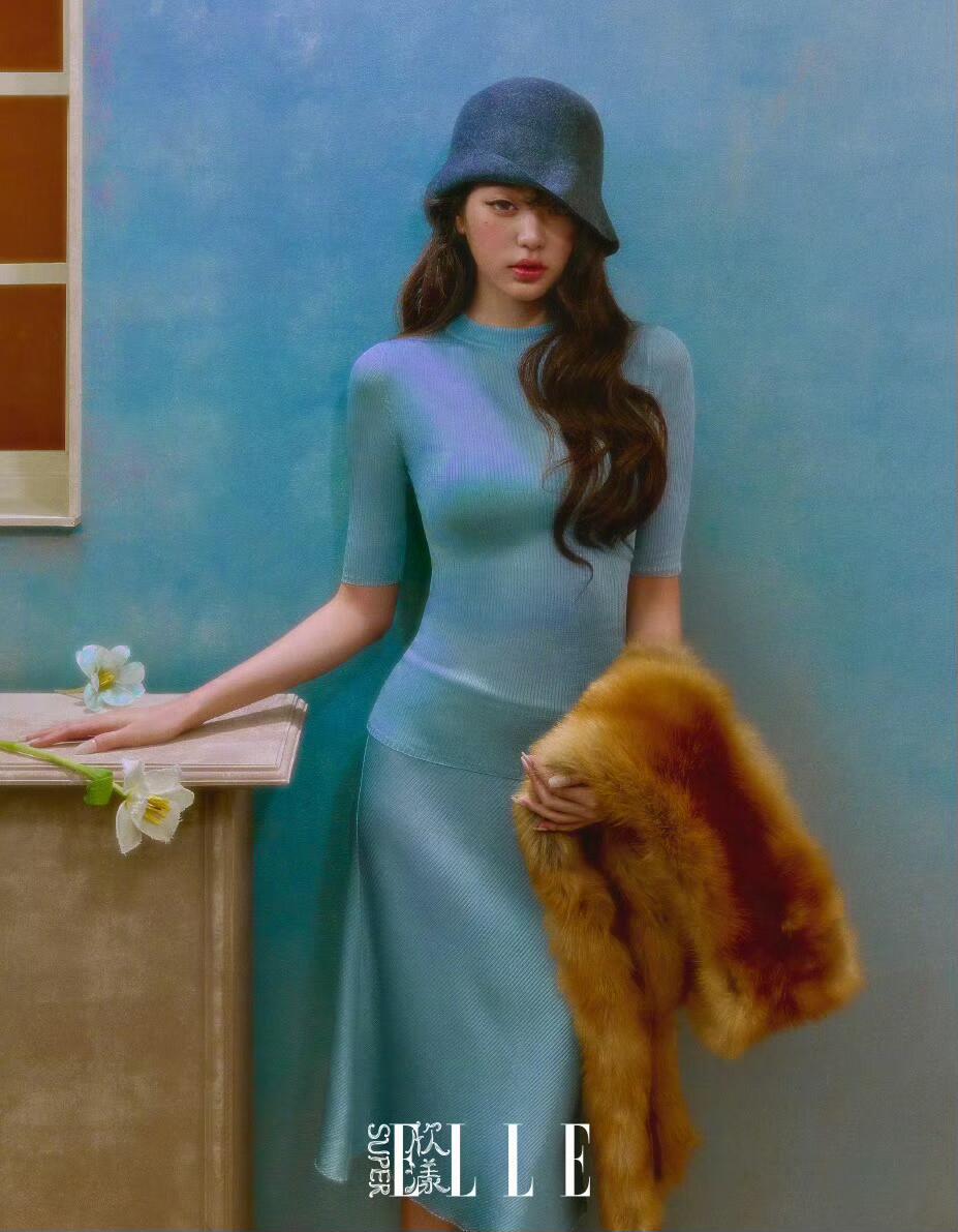 张元英油画少女！登封中国杂志💛