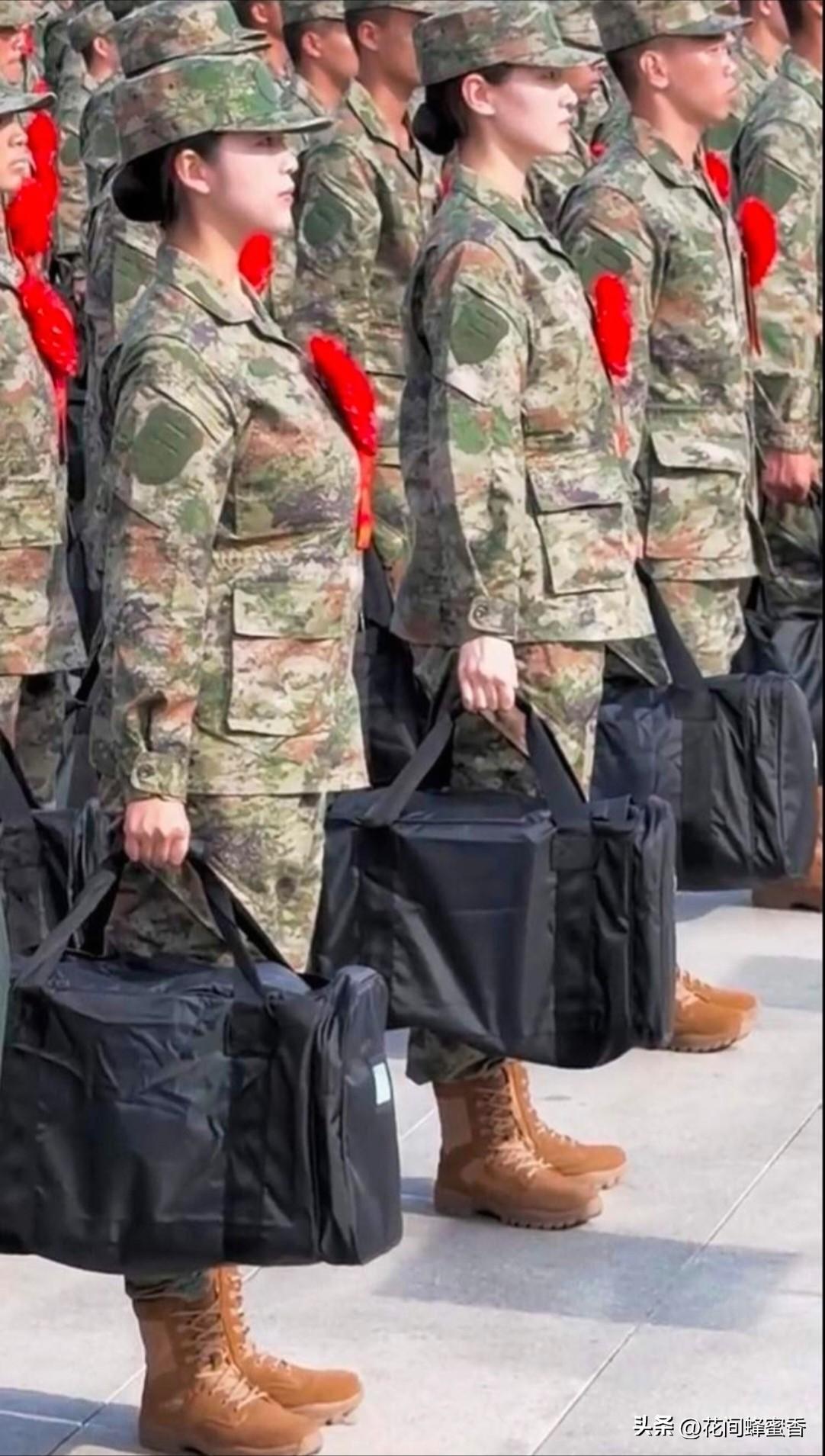 颜值才华双在线！
黑龙江多名女新兵入选仪仗队！
 
谁说优秀的女孩只能埋头读书？